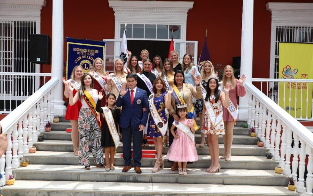 Presentan a las reinas de los diferentes países y bastoneras norteamericanas que participarán del desfile del Corso Primaveral.