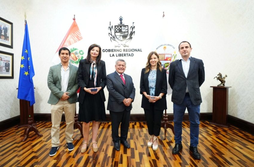 Gobernador César Acuña se reunió con extranjeros para informar de sus principales ejes de acción en los cuales pueden contribuir para seguir generando más desarrollo a los liberteños.
