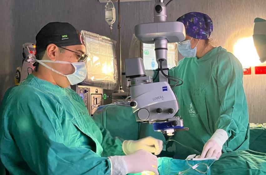  EsSalud La Libertad inicia cirugías oftalmológicas con equipo 3D en Hospital Virgen de la Puerta