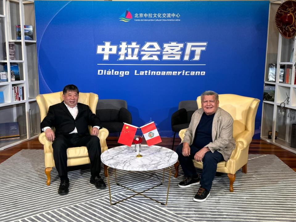 El gobernador César Acuña visitó el Centro de Intercambio Cultural China-América Latina, en la ciudad de Shanghai, vio favorable enviar estudiantes a China para fomentar un enriquecedor intercambio educativo.