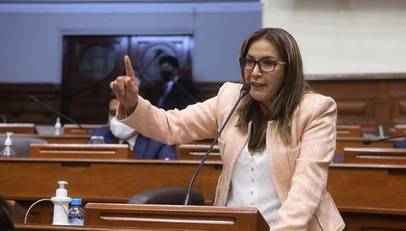 Magaly Ruiz es investigada por el caso “Mochasueldos”, tras denuncia de recorte de sueldos a sus trabajadores.