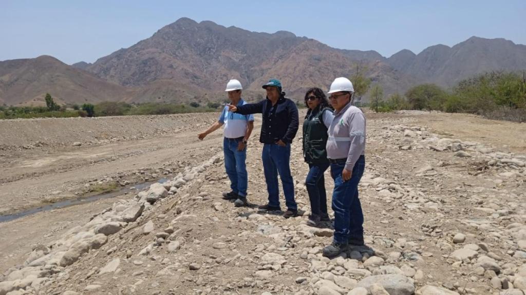 Acción beneficia a 15,000 habitantes y asegurando 900 hectáreas de cultivo.