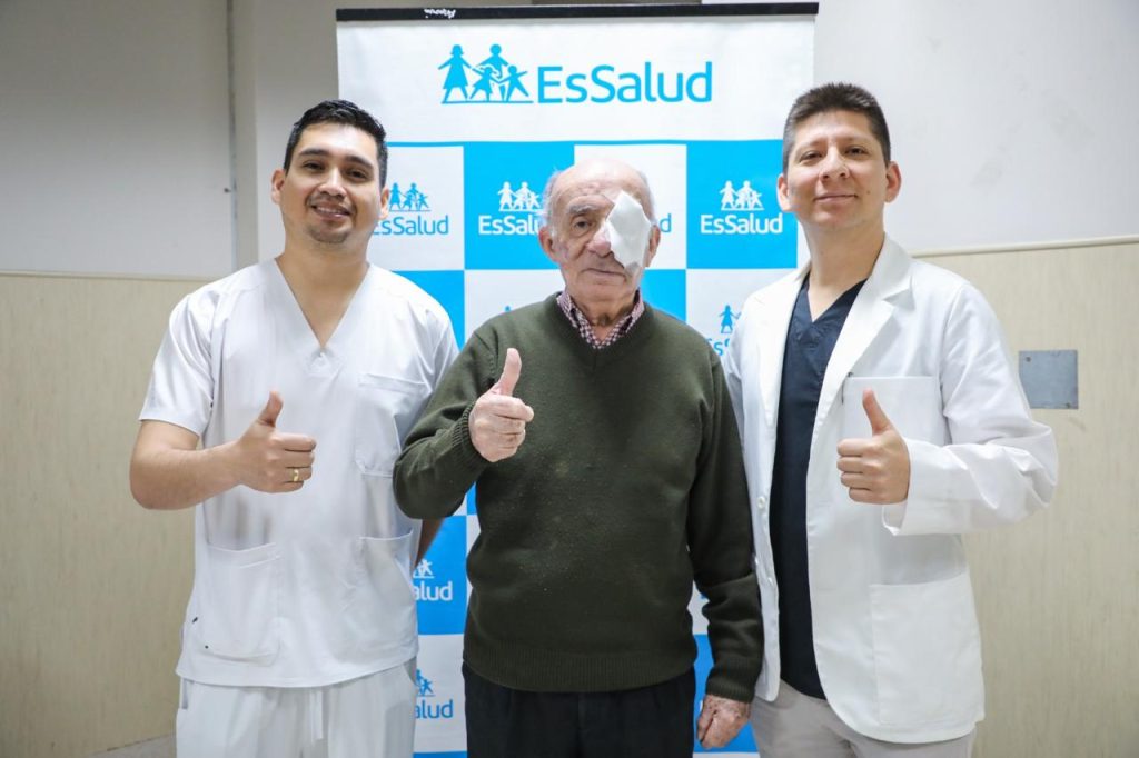 Especialista del Hospital Virgen de la Puerta de Trujillo realizaron una reconstrucción inmediata y prepararon al paciente para el uso de una futura prótesis facial.