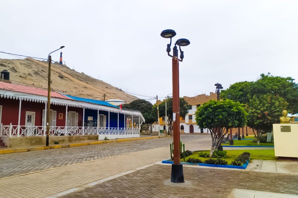 Operadores turísticos y representantes de agencias de turismo participaron en un recorrido por el centro del distrito del Salaverry.