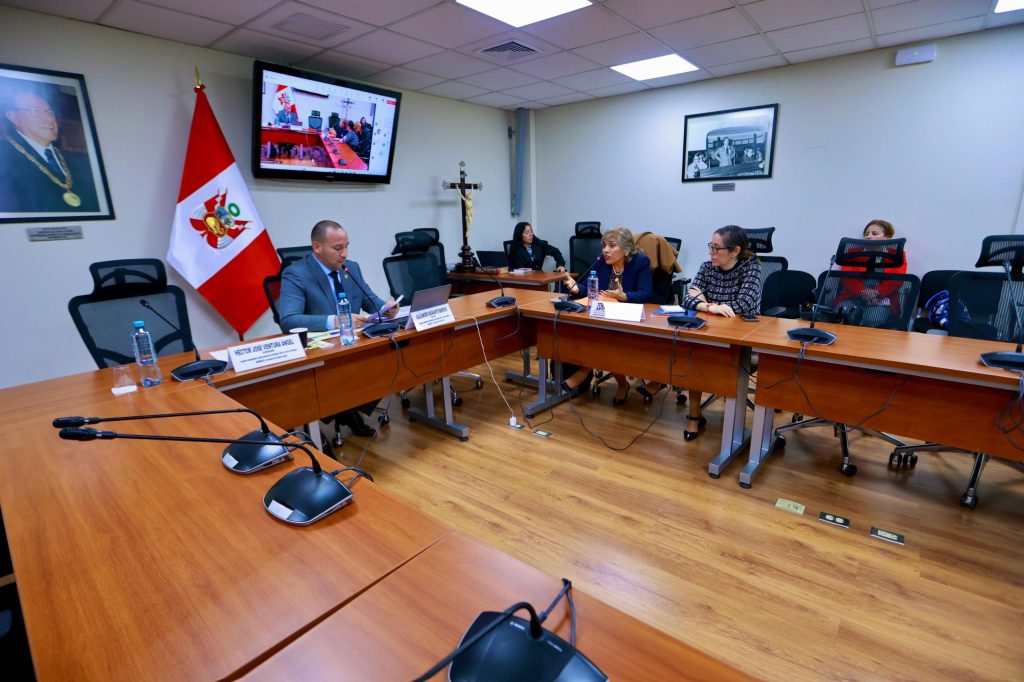 El fiscal Fredy Vizcarra Villegas, dijo que, a raíz de sus denuncias, entre ellas a la exfiscal de la Nación, Zoraida Ávalos Rivera, se le generó una serie de problemas.