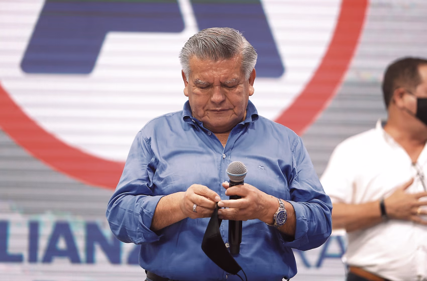  Condenan a César Acuña por violación a la libertad de trabajo
