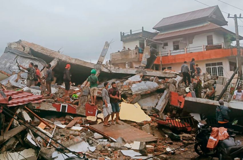  Terremoto de magnitud 7,7 sacude el este de Indonesia