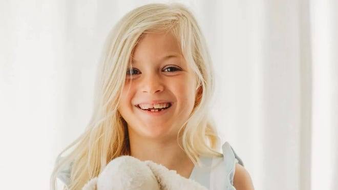 Niña de 8 años nadó en un lago y murió tras contraer una peligrosa “ameba comecerebros”