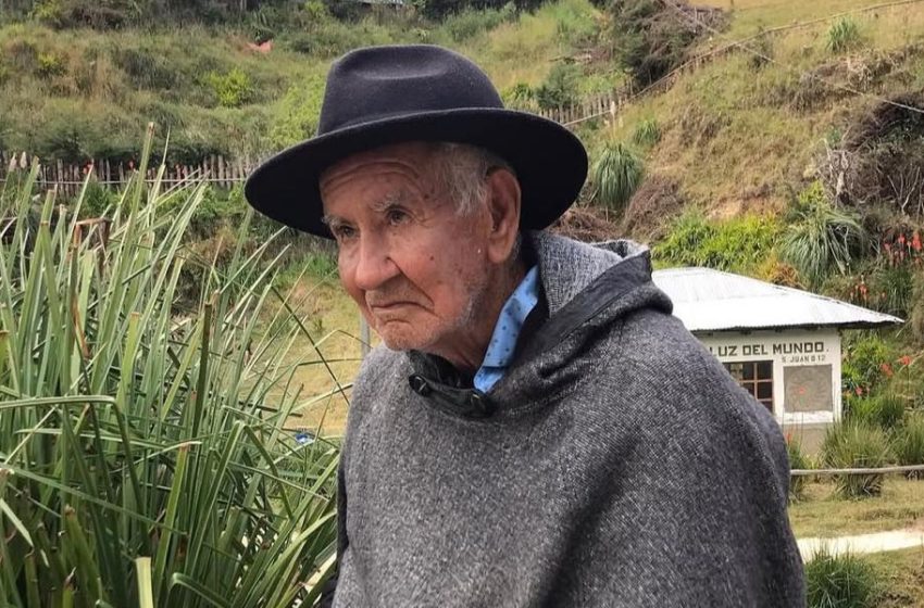  Publican libro inédito del maestro contumacino Víctor Florián como homenaje a su legado