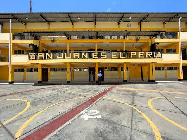  Colegio San Juan de Trujillo prohíbe celulares, gorras y joyas a sus estudiantes