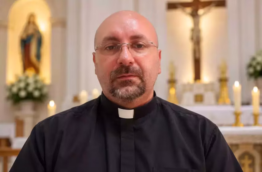  Despiden al sacerdote en la misma iglesia donde murió tras caerle una cruz